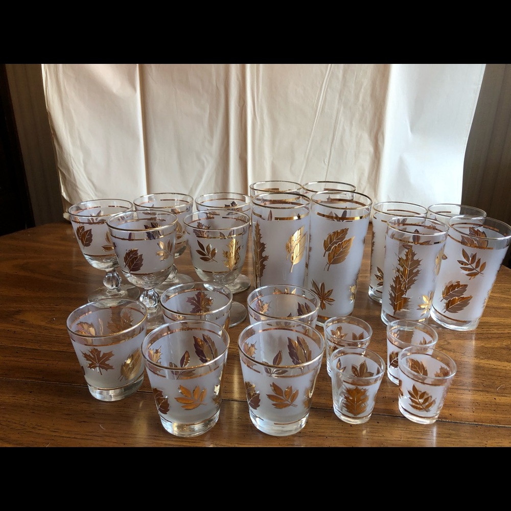 Vintage Golden leaves 🍁 Group of Glasses - Picture 4 of 6